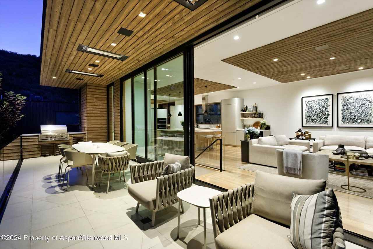 1035 Cemetery Ln - Photo 7 of 41