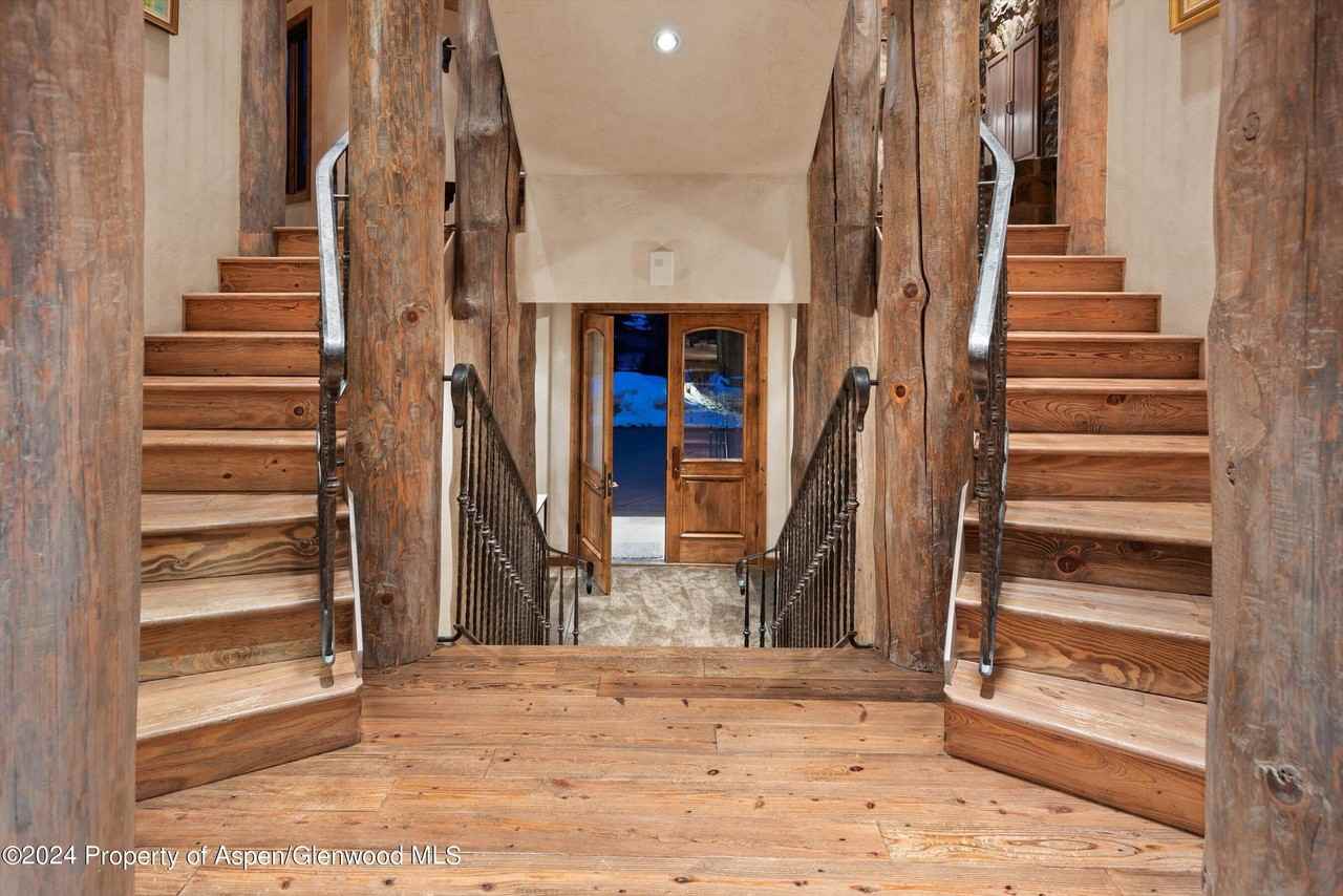 395 Silverlode Dr - Photo 3 of 19