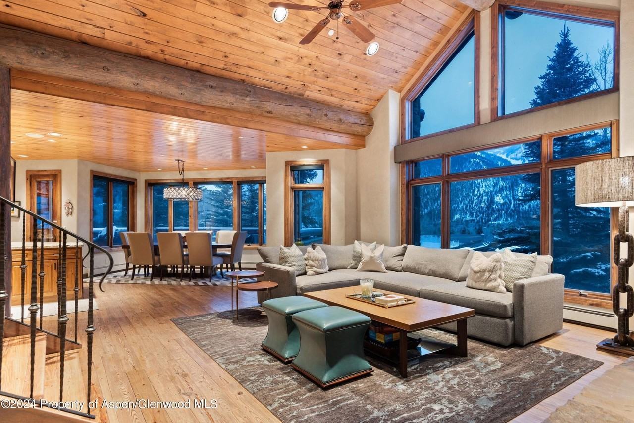 395 Silverlode Dr - Photo 4 of 19