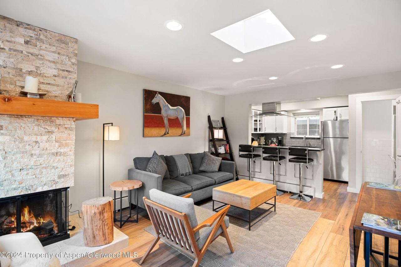 108 West Hyman Avenue #3 - Photo 2 of 12