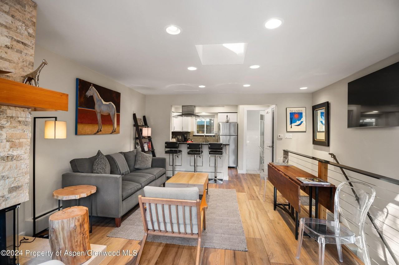 108 West Hyman Avenue #3 - Photo 3 of 12