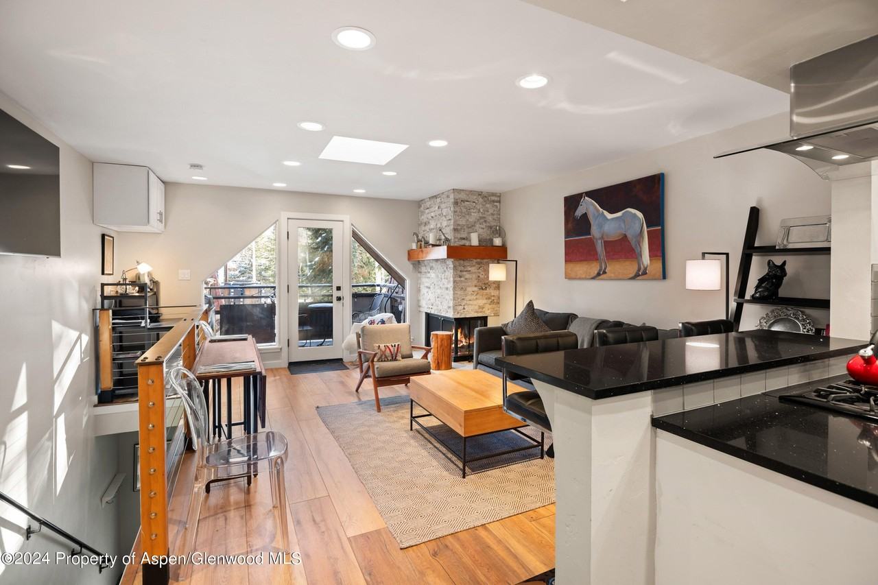 108 West Hyman Avenue #3 - Photo 4 of 12