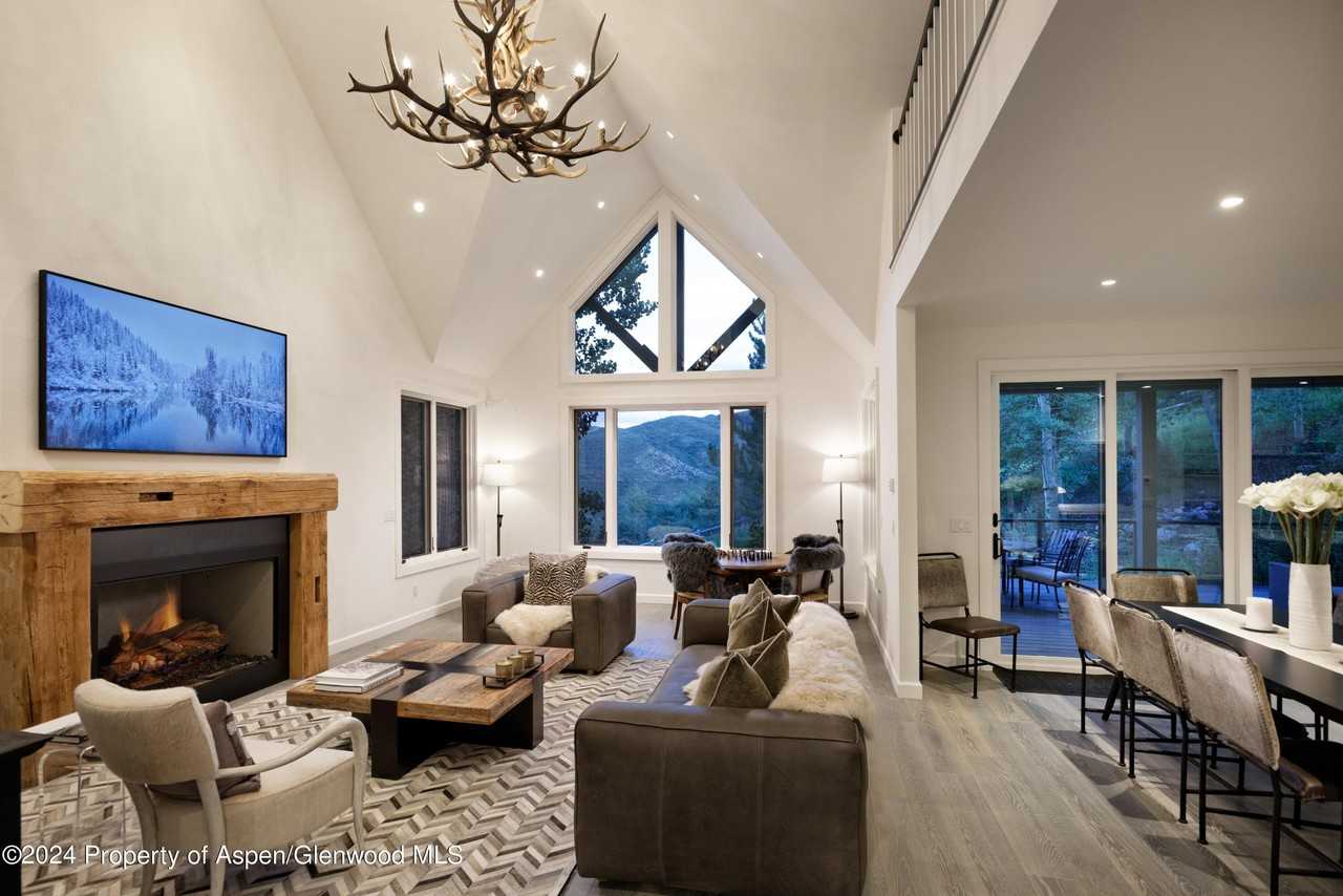 400 Medicine Bow Rd - Photo 2 of 36