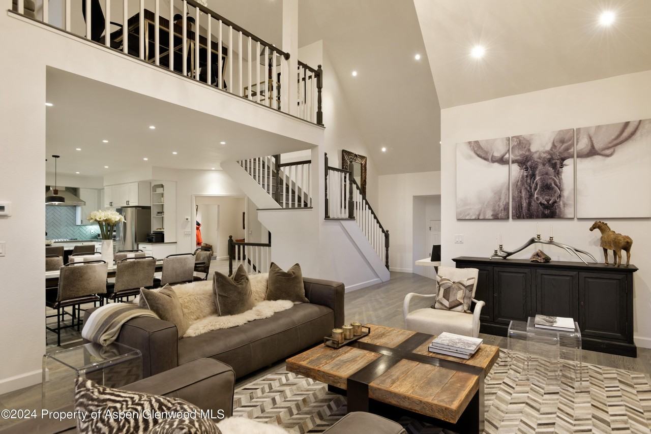 400 Medicine Bow Rd - Photo 3 of 36