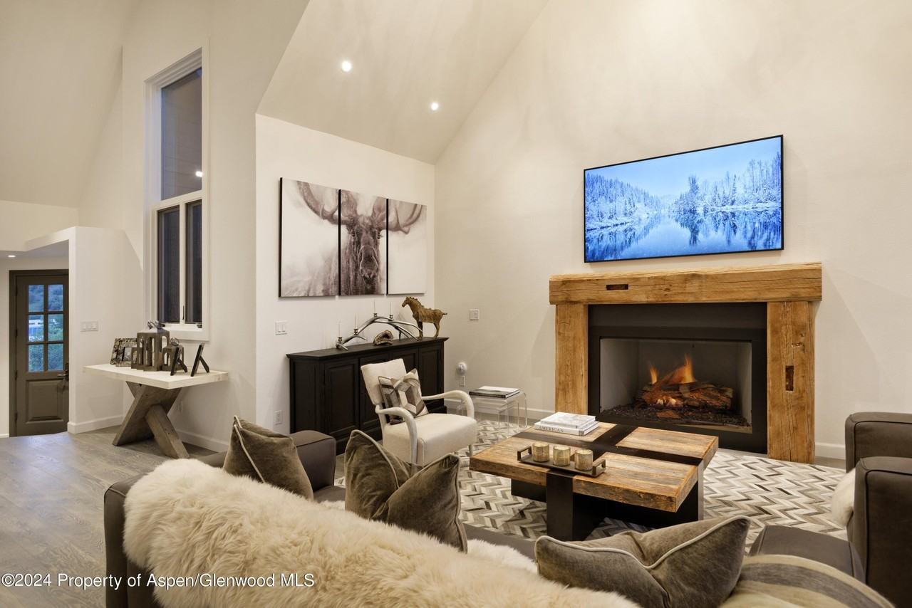 400 Medicine Bow Rd - Photo 4 of 36