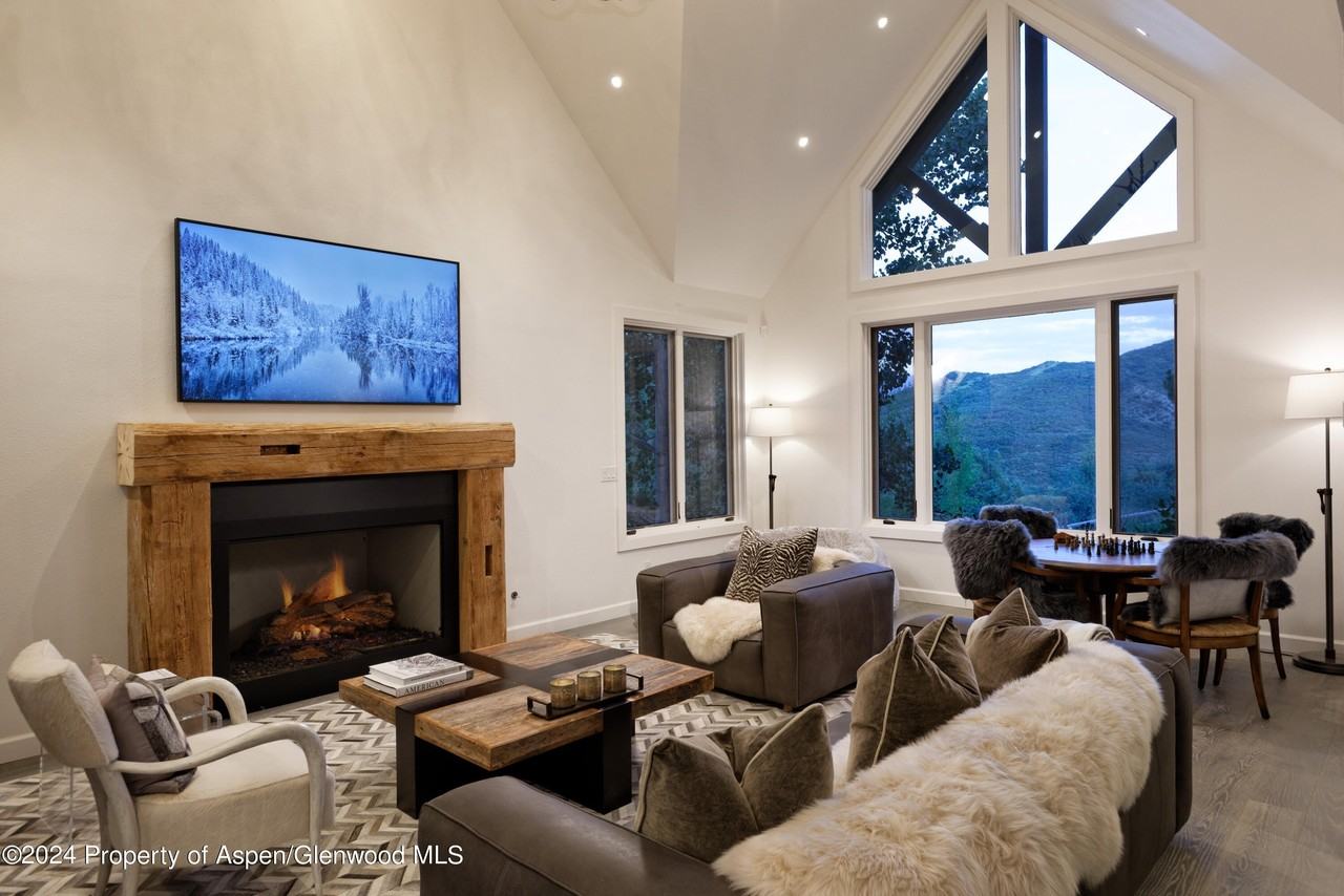 400 Medicine Bow Rd - Photo 5 of 36