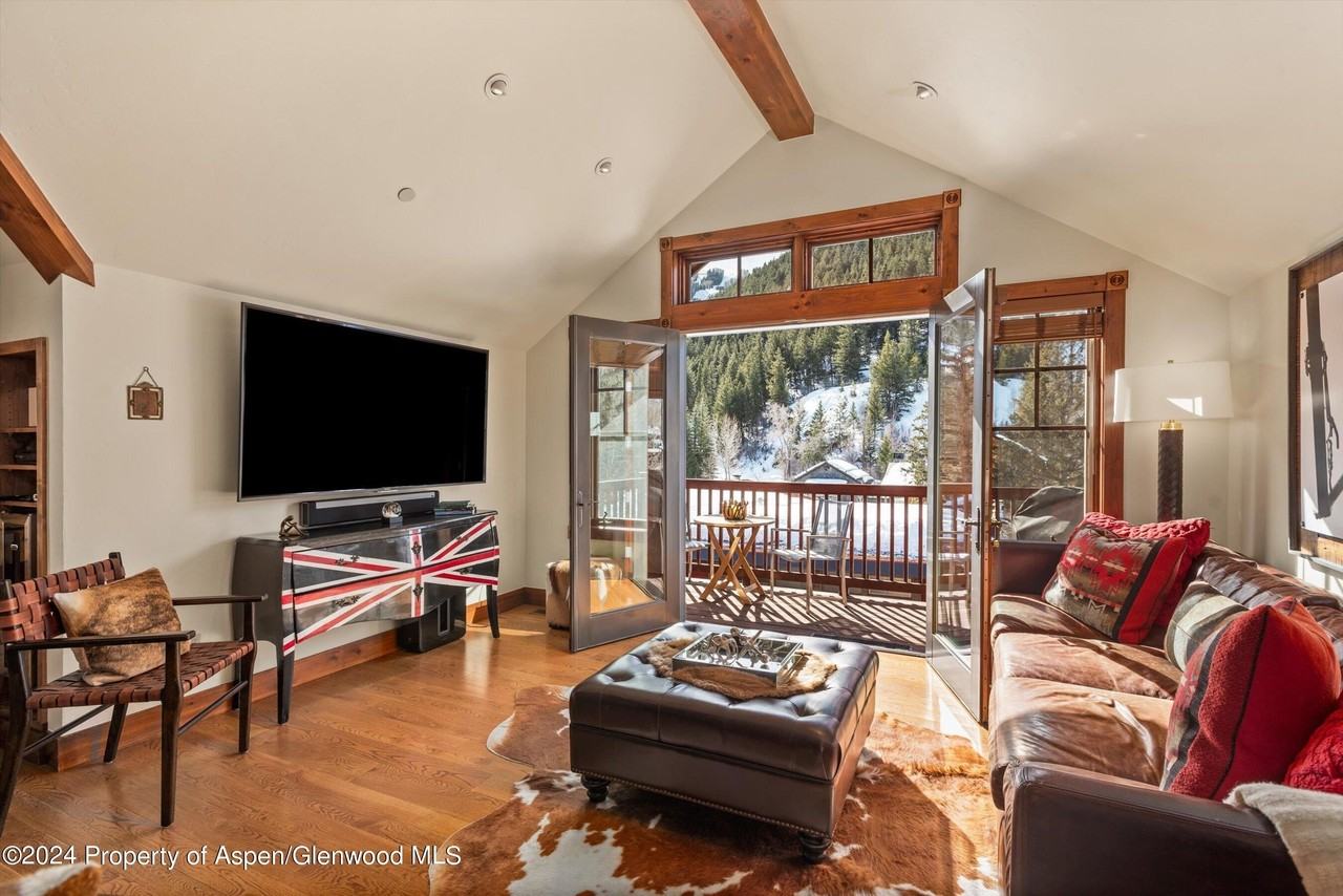 503 West Main Street #B202 - Photo 4 of 19