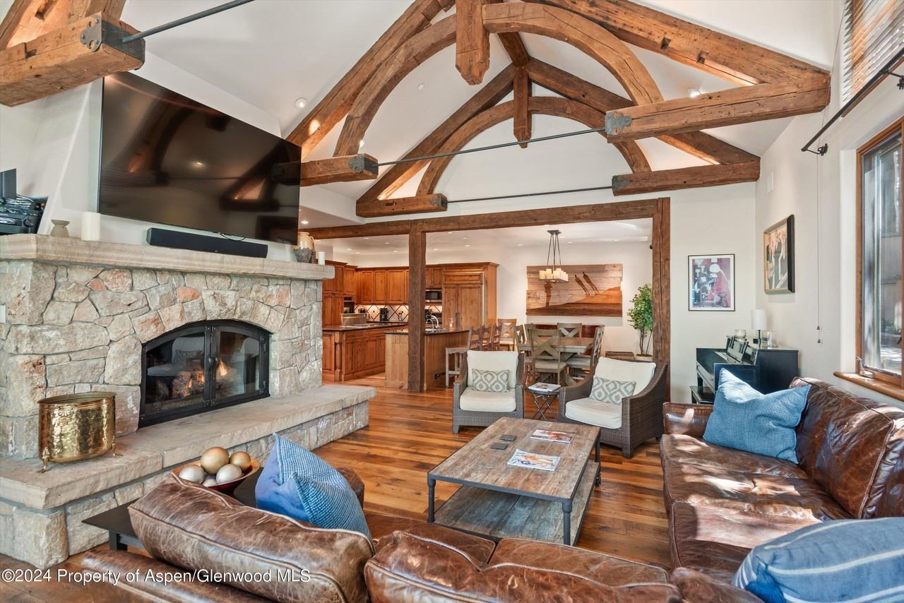 1530 Silver King Drive - Photo 4 of 29