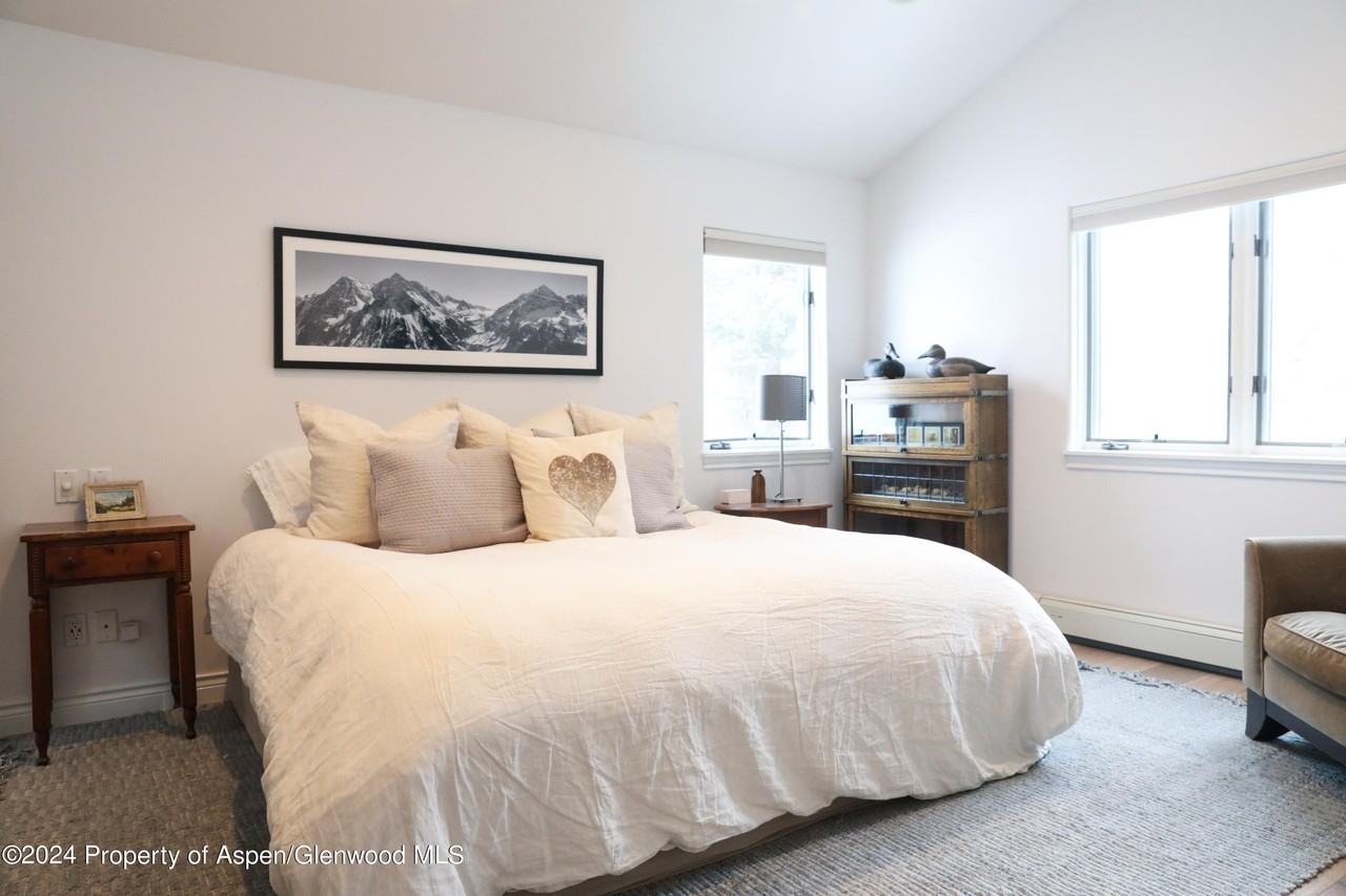 364 Summerset Way - Photo 2 of 17