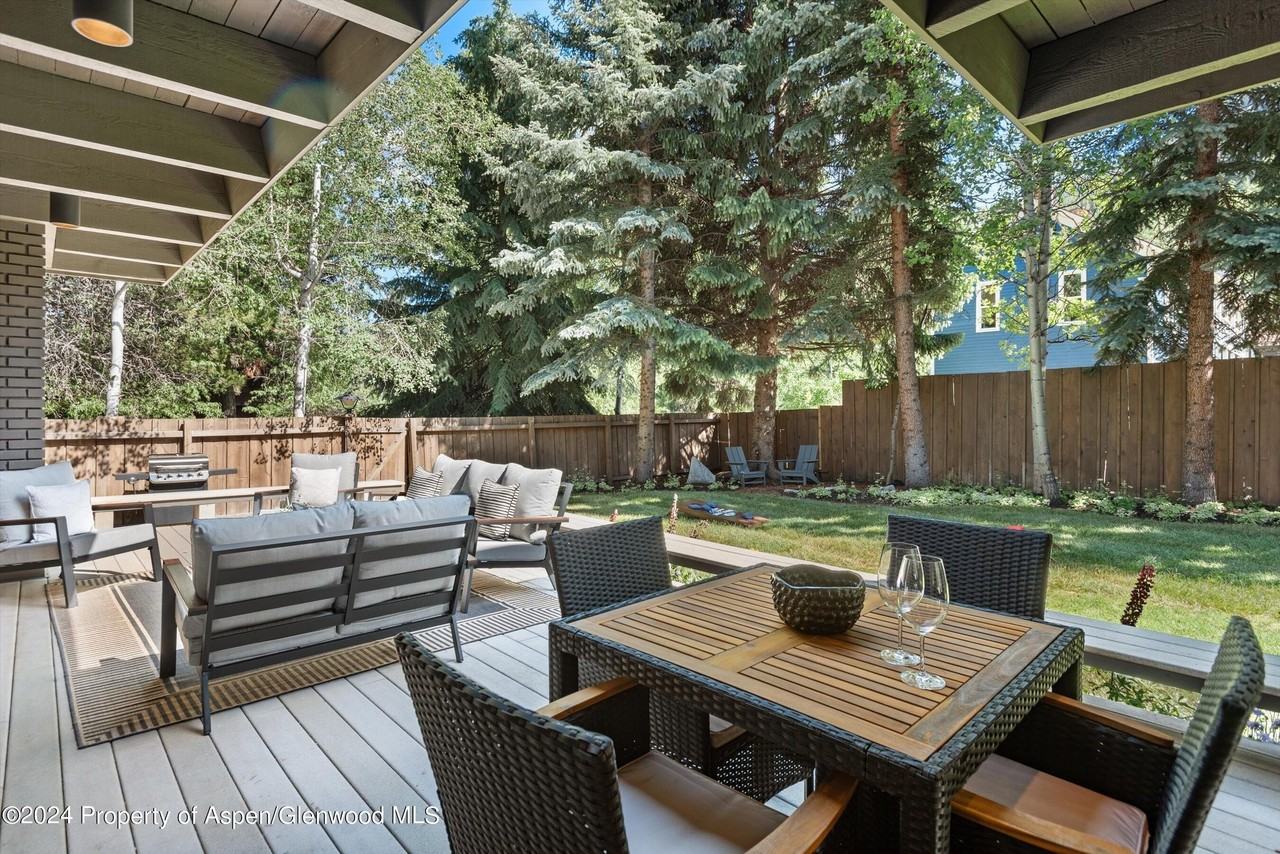 501 W Bleeker St - Photo 6 of 27