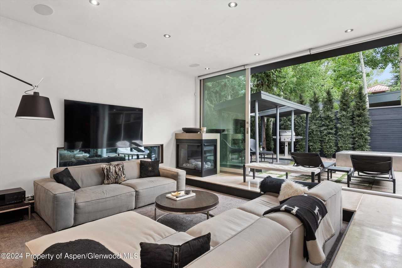 1180 Dale Avenue - Photo 5 of 30