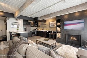 featured image of 1039 E Cooper Ave Apt 19b #19B