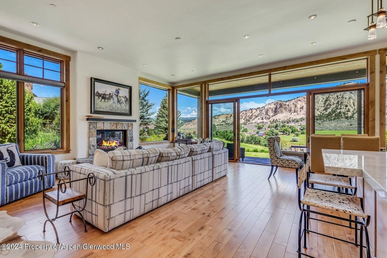 138 Club Lodge Dr - Photo 4 of 50