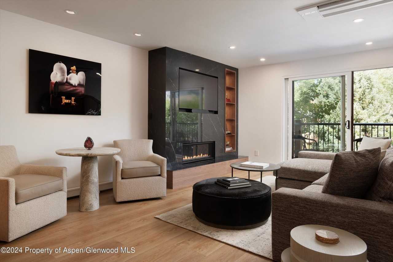 205 East Durant Avenue #1I