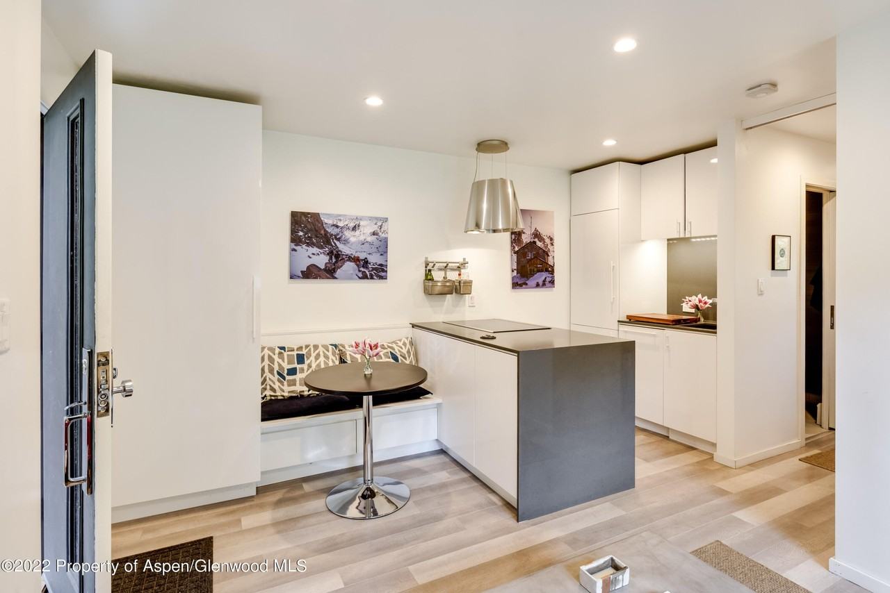 700 W Hopkins Ave Unit 6 #6 - Photo 2 of 16