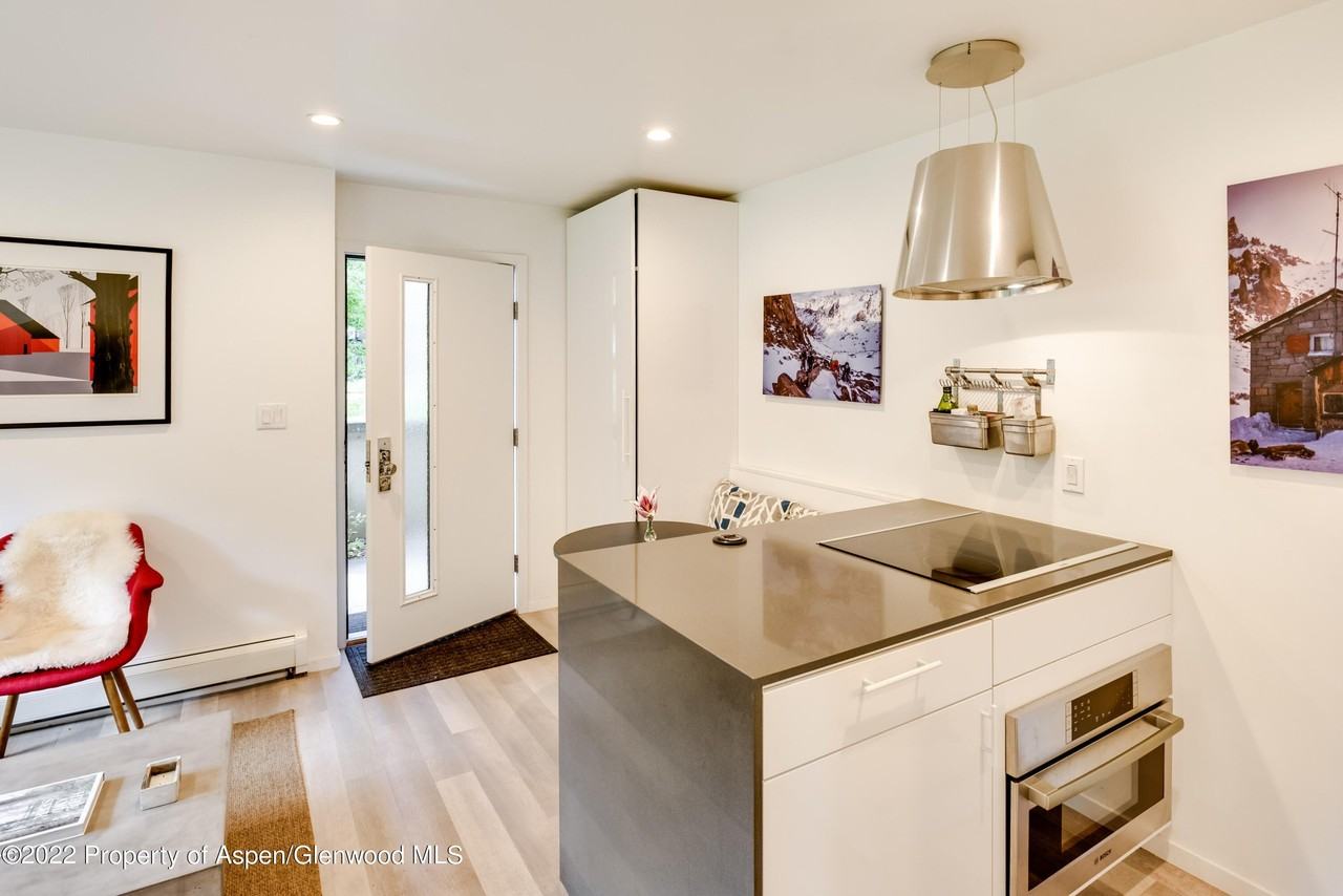 700 W Hopkins Ave Unit 6 #6 - Photo 4 of 16