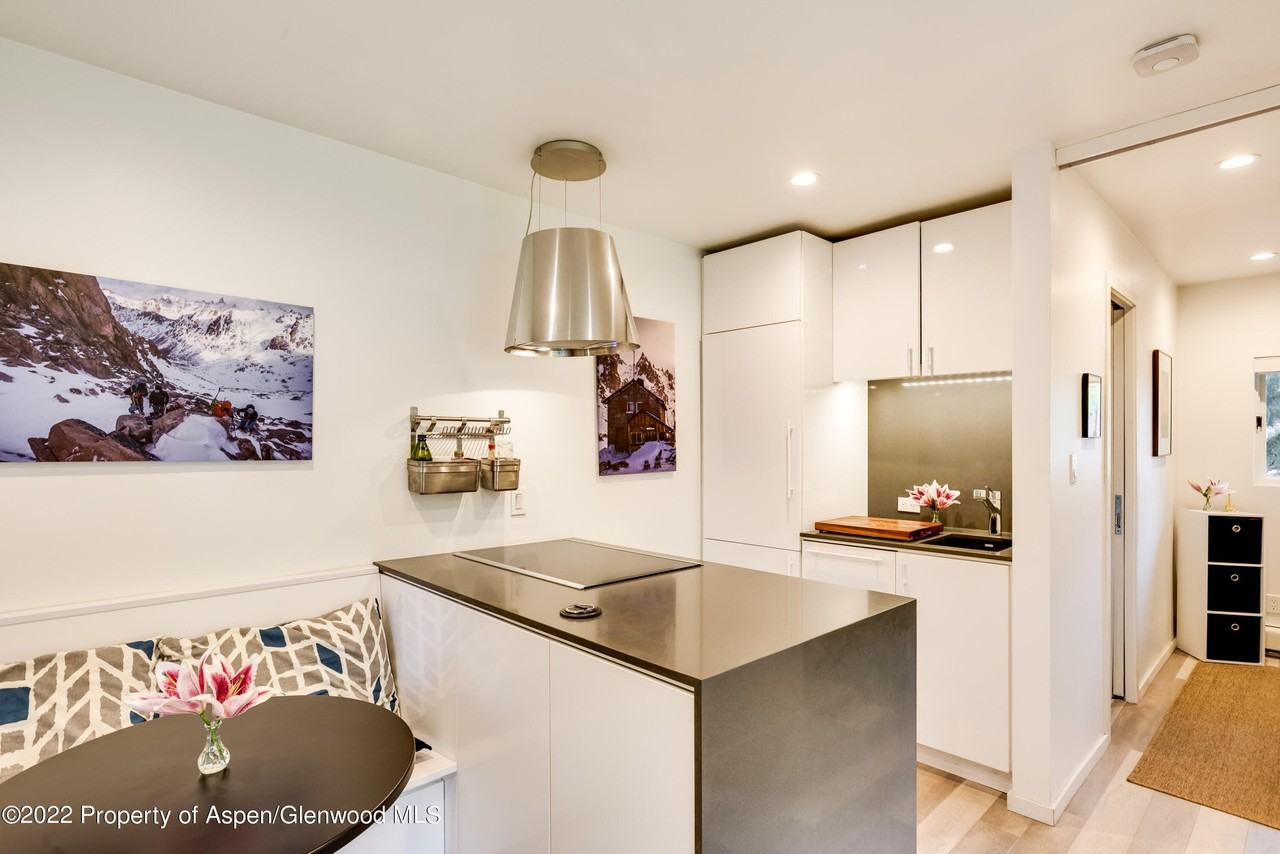 700 W Hopkins Ave Unit 6 #6 - Photo 6 of 16