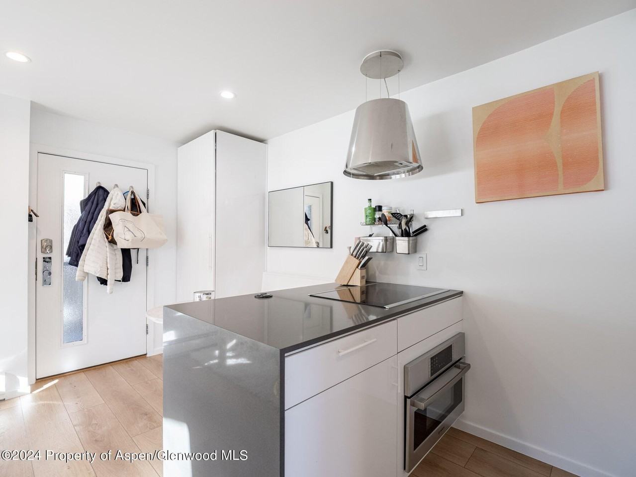 700 W Hopkins Ave #6 - Photo 5 of 14