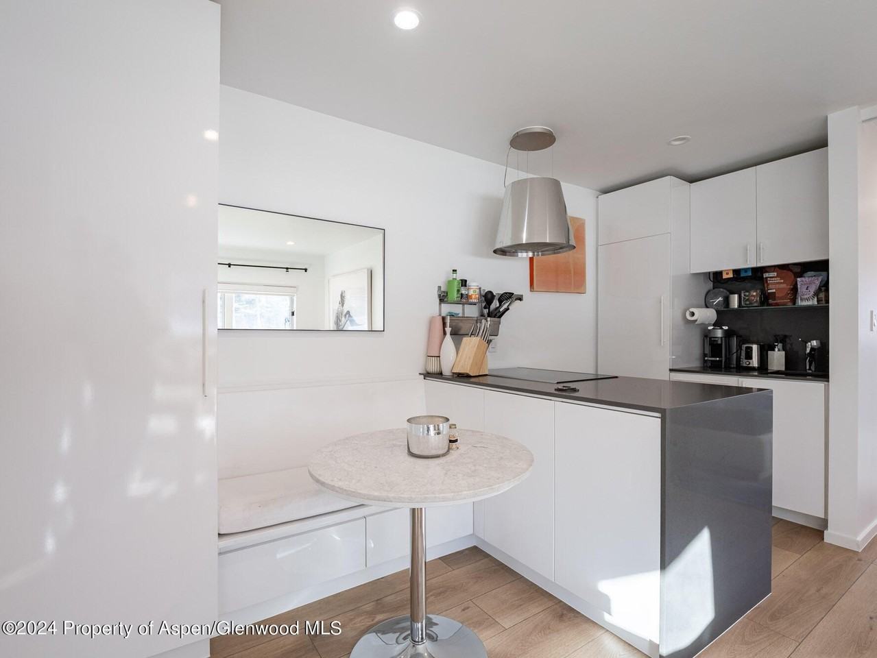 700 W Hopkins Ave #6 - Photo 6 of 14