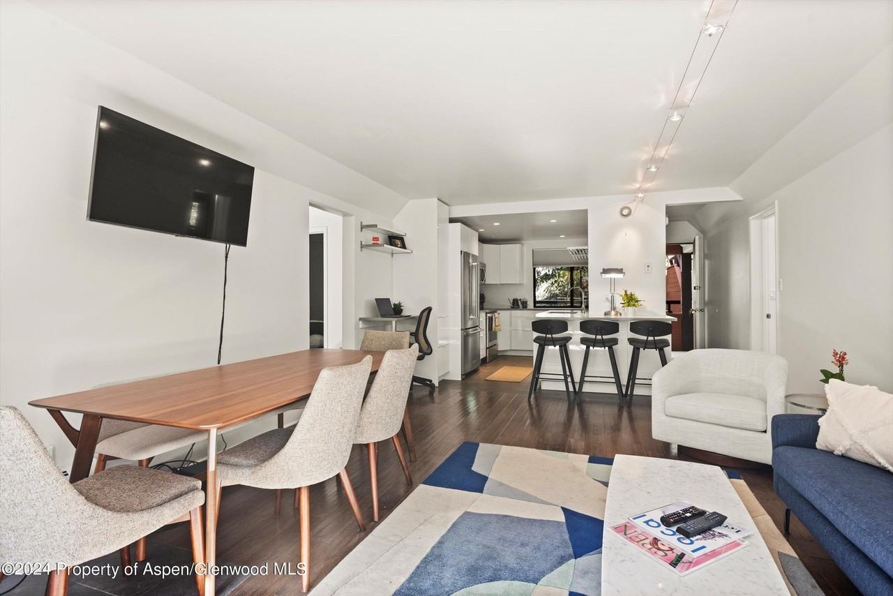 1326 Vine St Unit 1326 #1326 - Photo 4 of 16