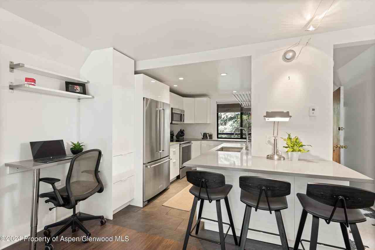 1326 Vine St Unit 1326 #1326 - Photo 5 of 16