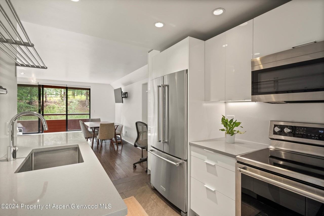 1326 Vine St Unit 1326 #1326 - Photo 7 of 16