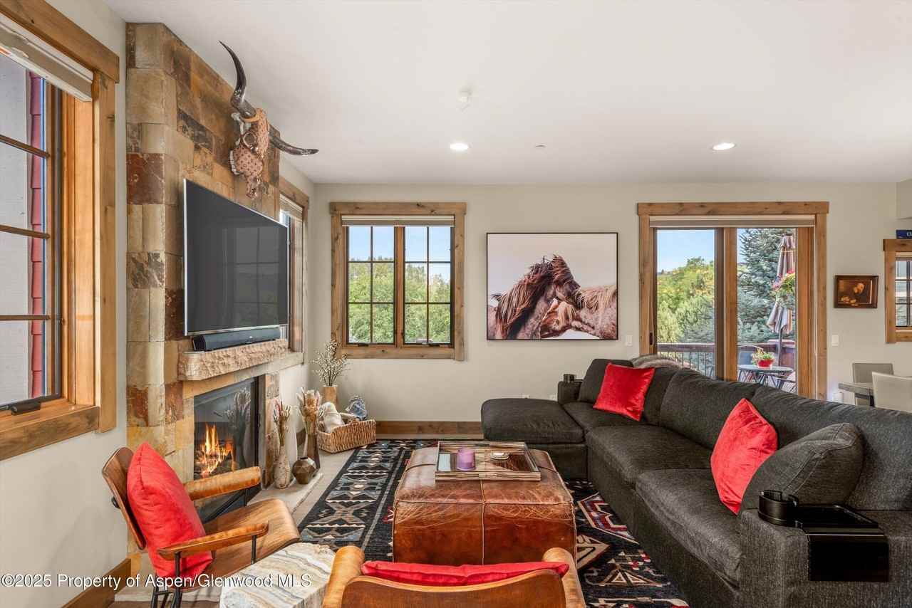 111 Juniper Trl - Photo 7 of 32