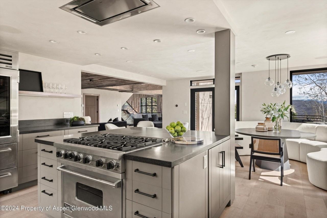 964 Faraway Rd - Photo 2 of 50