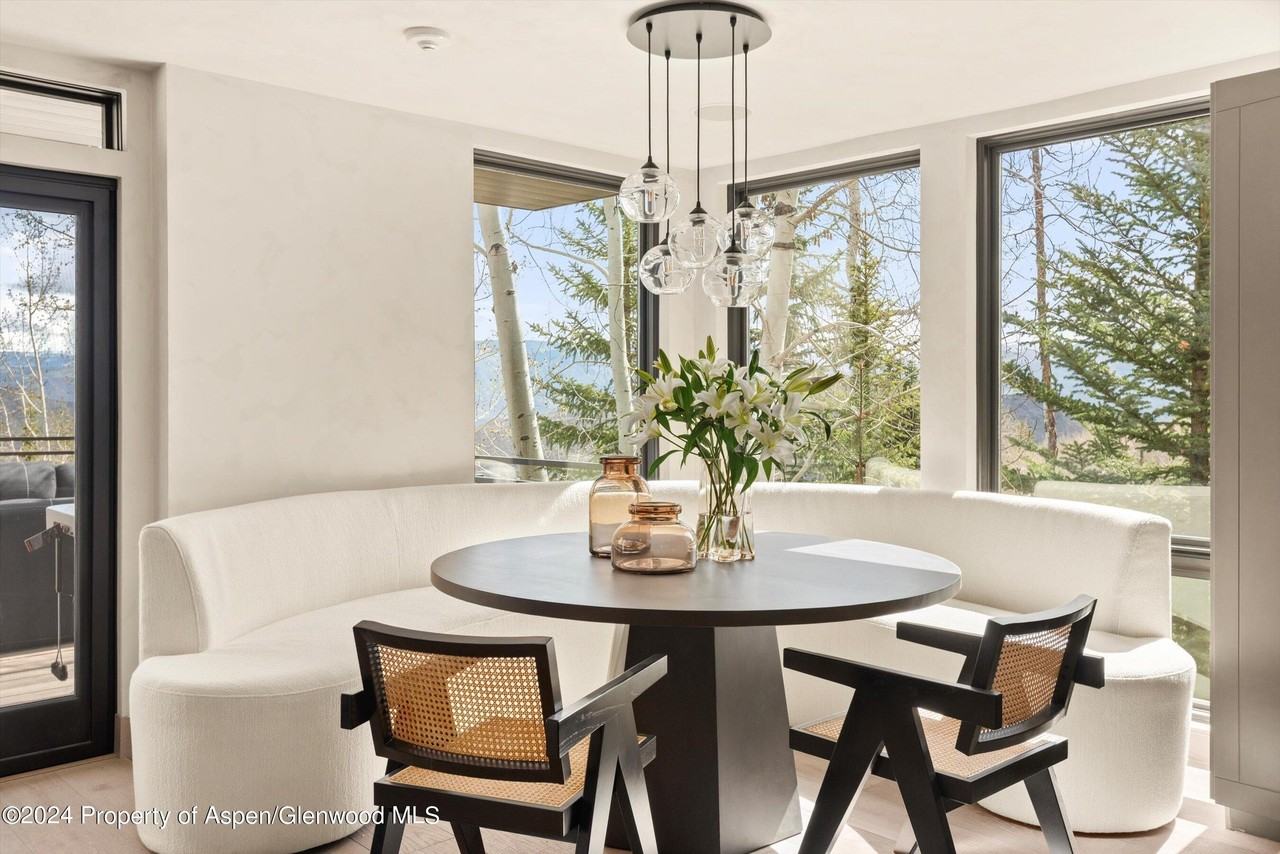 964 Faraway Rd - Photo 3 of 50