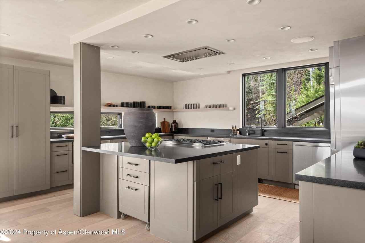 964 Faraway Rd - Photo 5 of 50