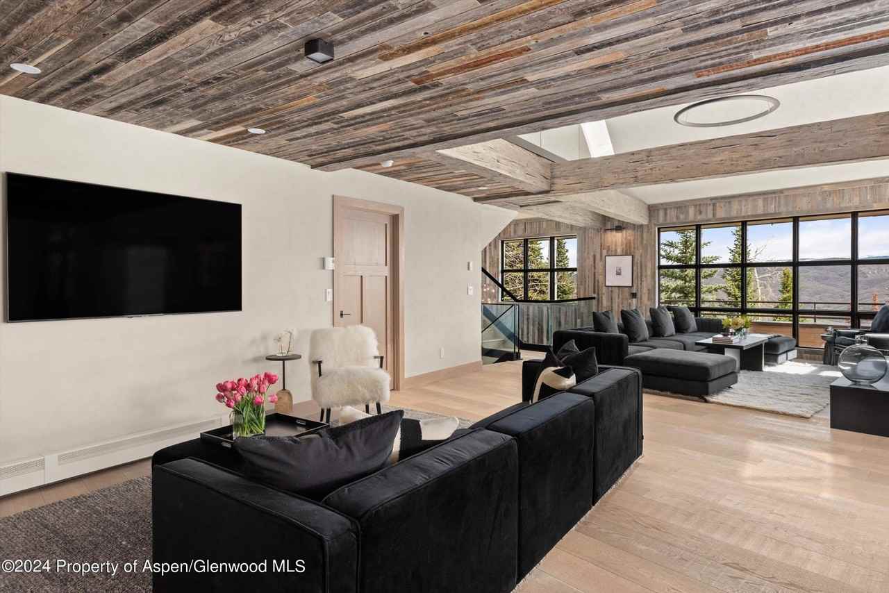 964 Faraway Rd - Photo 7 of 50