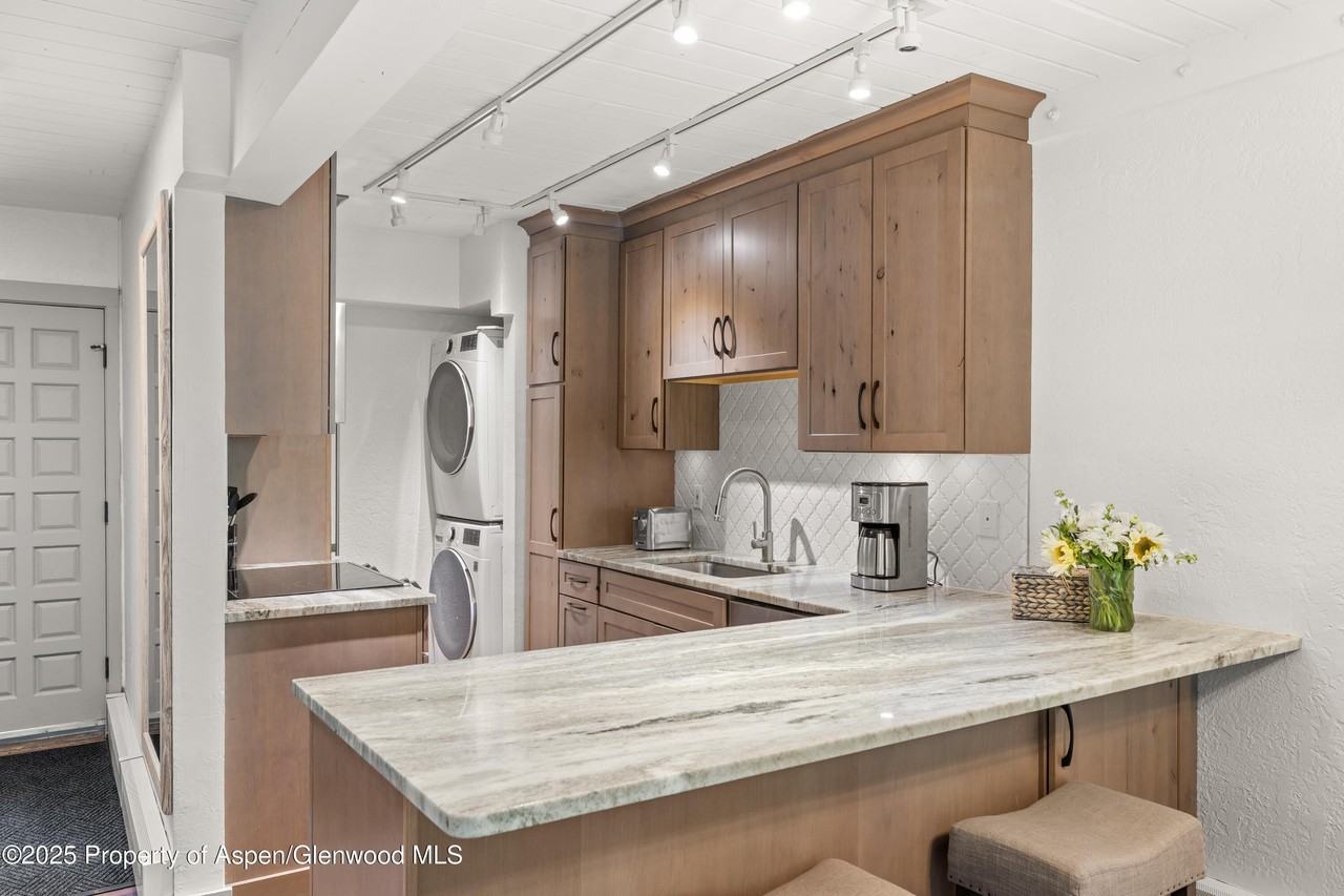 70 Gallun Lane #206B - Photo 6 of 15