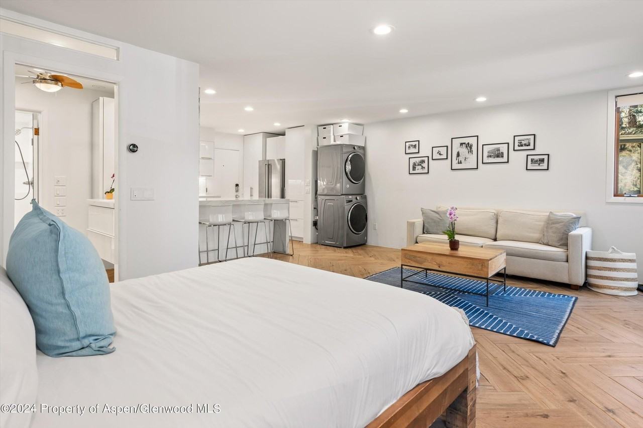 819 E Hyman Ave Apt 3 #3 - Photo 7 of 13