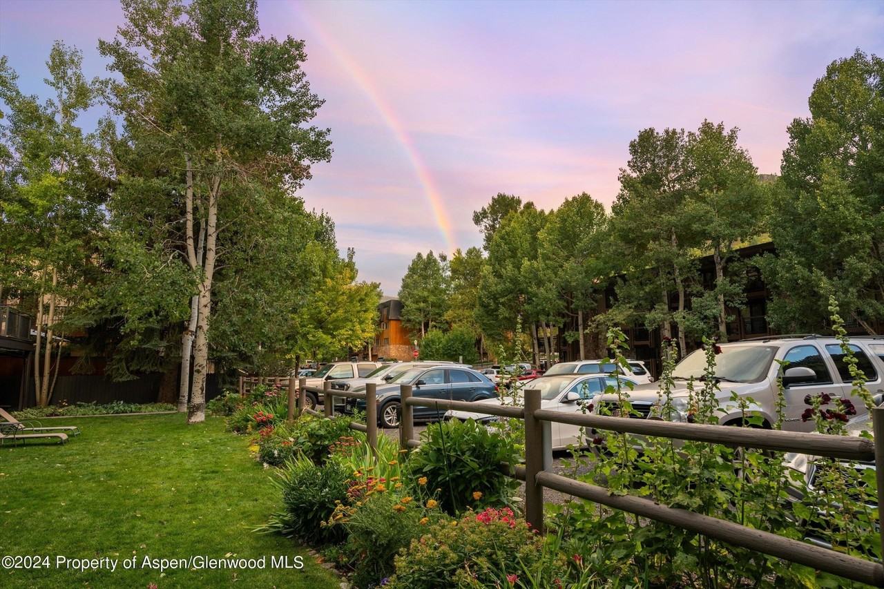 124 E Durant Ave Apt 10 #10 - Photo 2 of 18