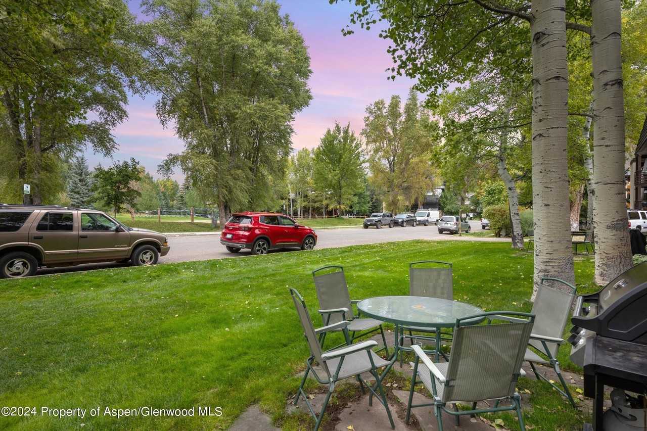 124 E Durant Ave Apt 10 #10 - Photo 3 of 18