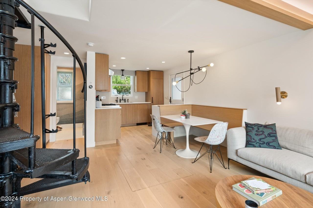 331 West Main Street #B - Photo 4 of 21