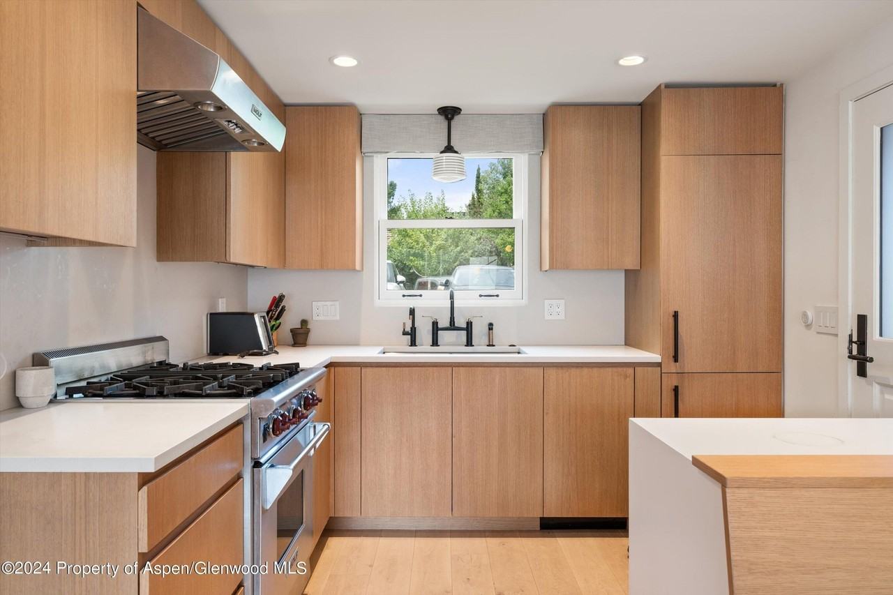 331 West Main Street #B - Photo 7 of 21