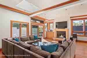 featured image of 1085 Cemetery Ln Unit A #A