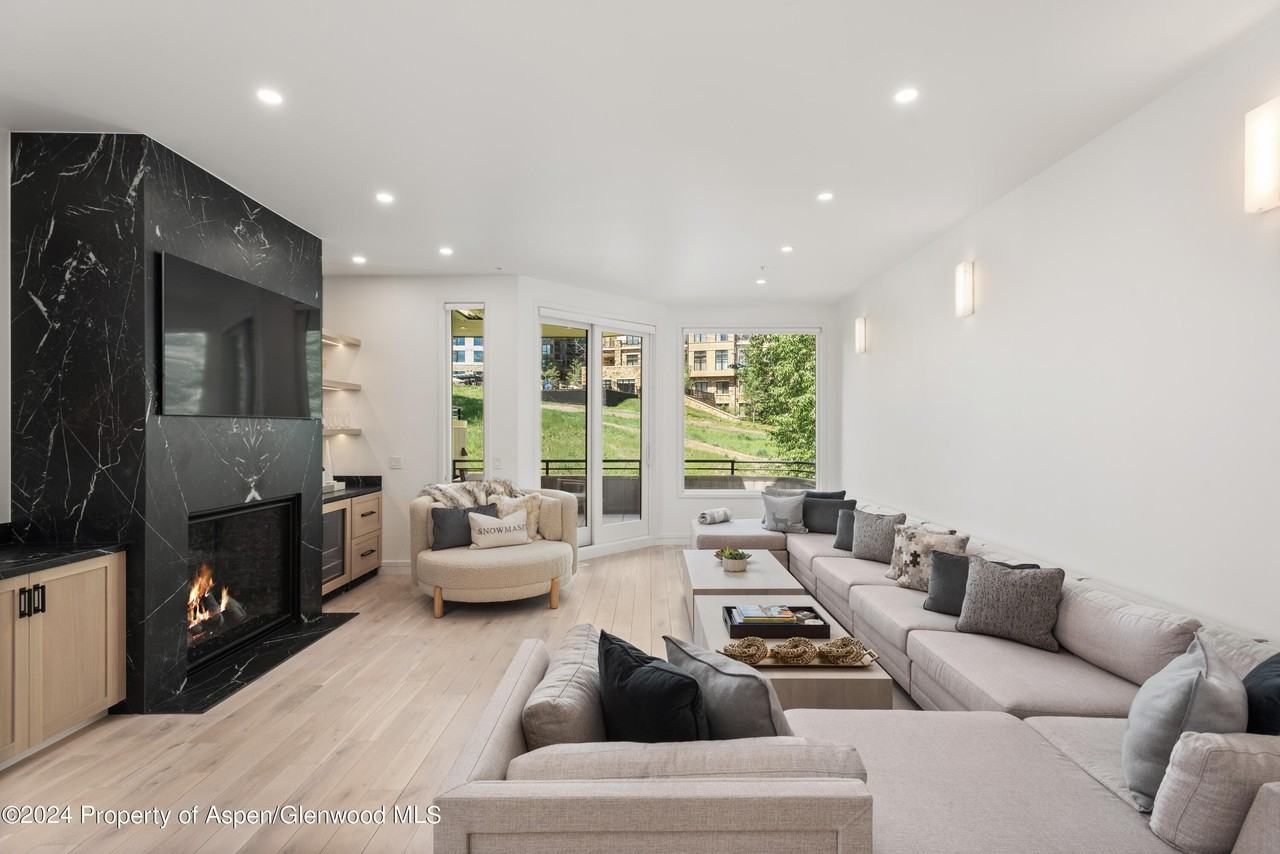 381 Ridge Rd Unit C4 #C4 - Photo 3 of 43