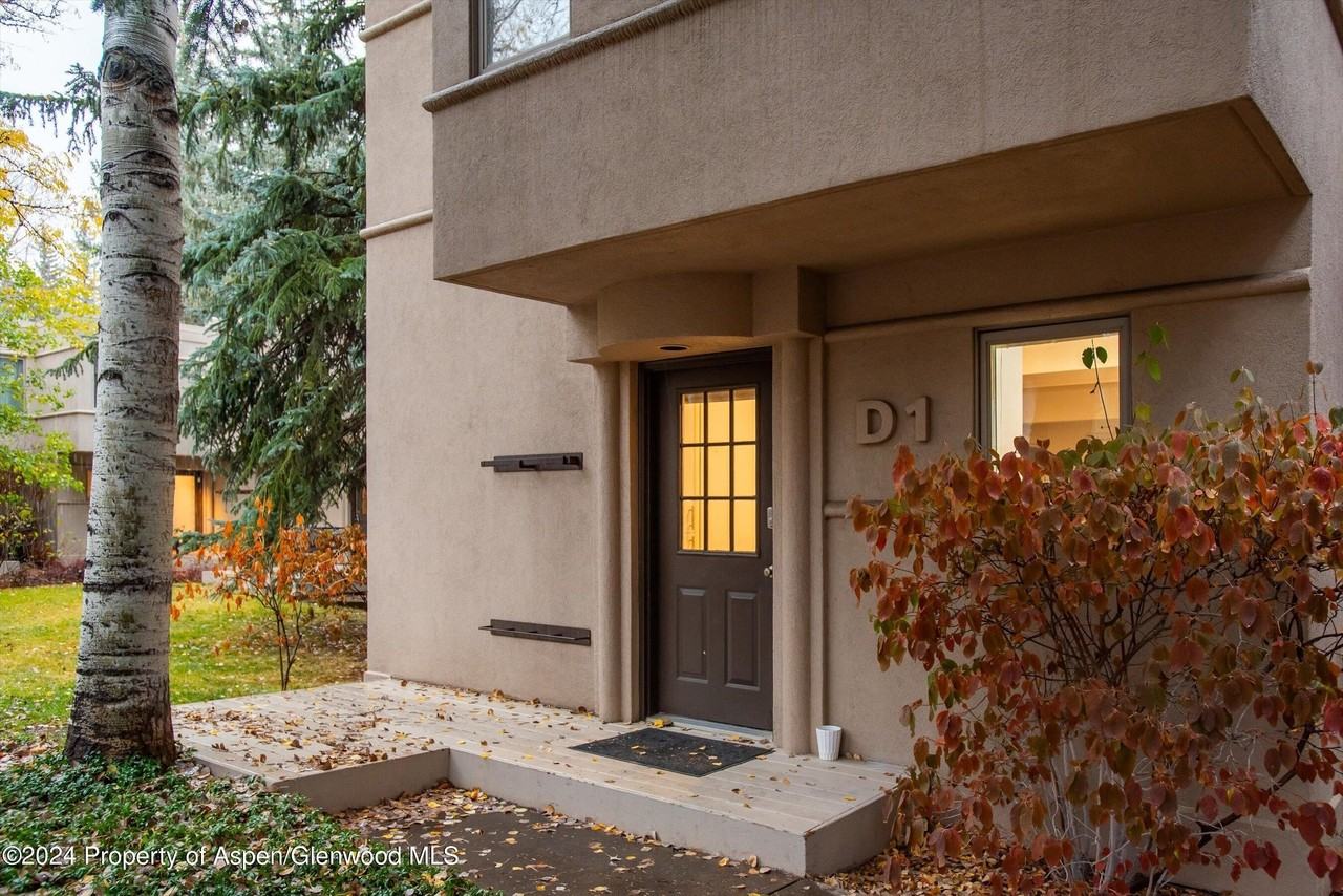 814 W Bleeker St #D1 - Photo 2 of 22
