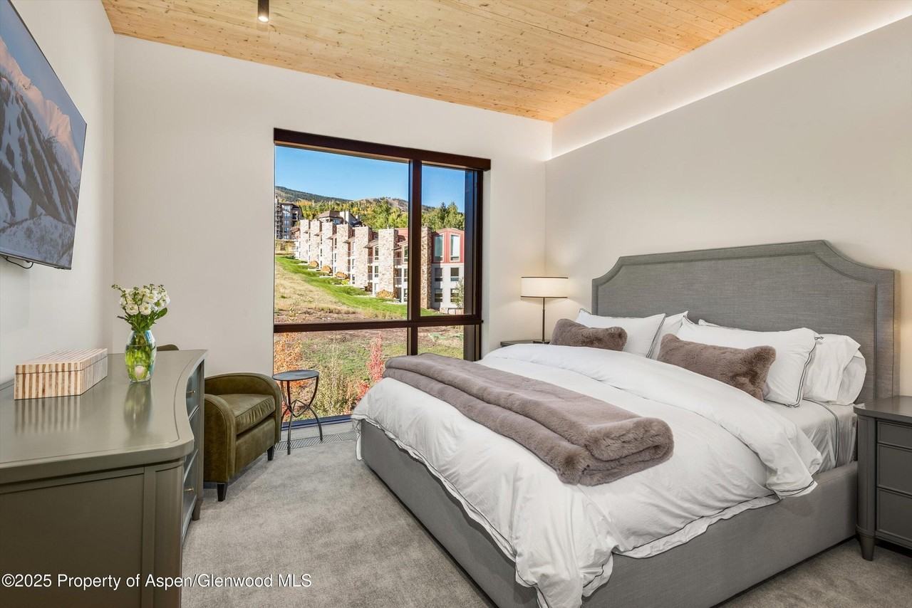 180 Wood Rd Unit 404 #404 - Photo 7 of 50