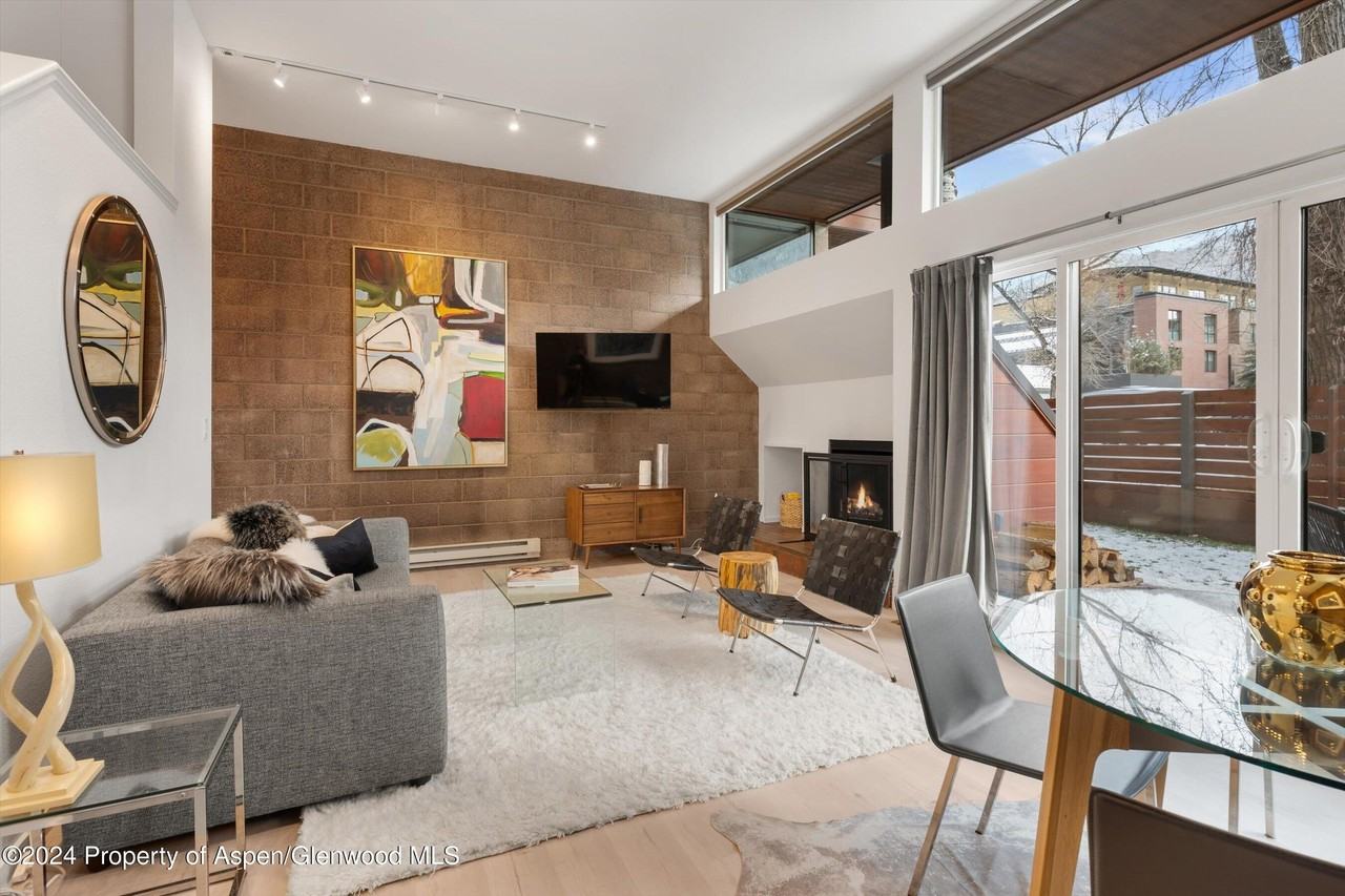 311 South Aspen Street #2 - Photo 3 of 21