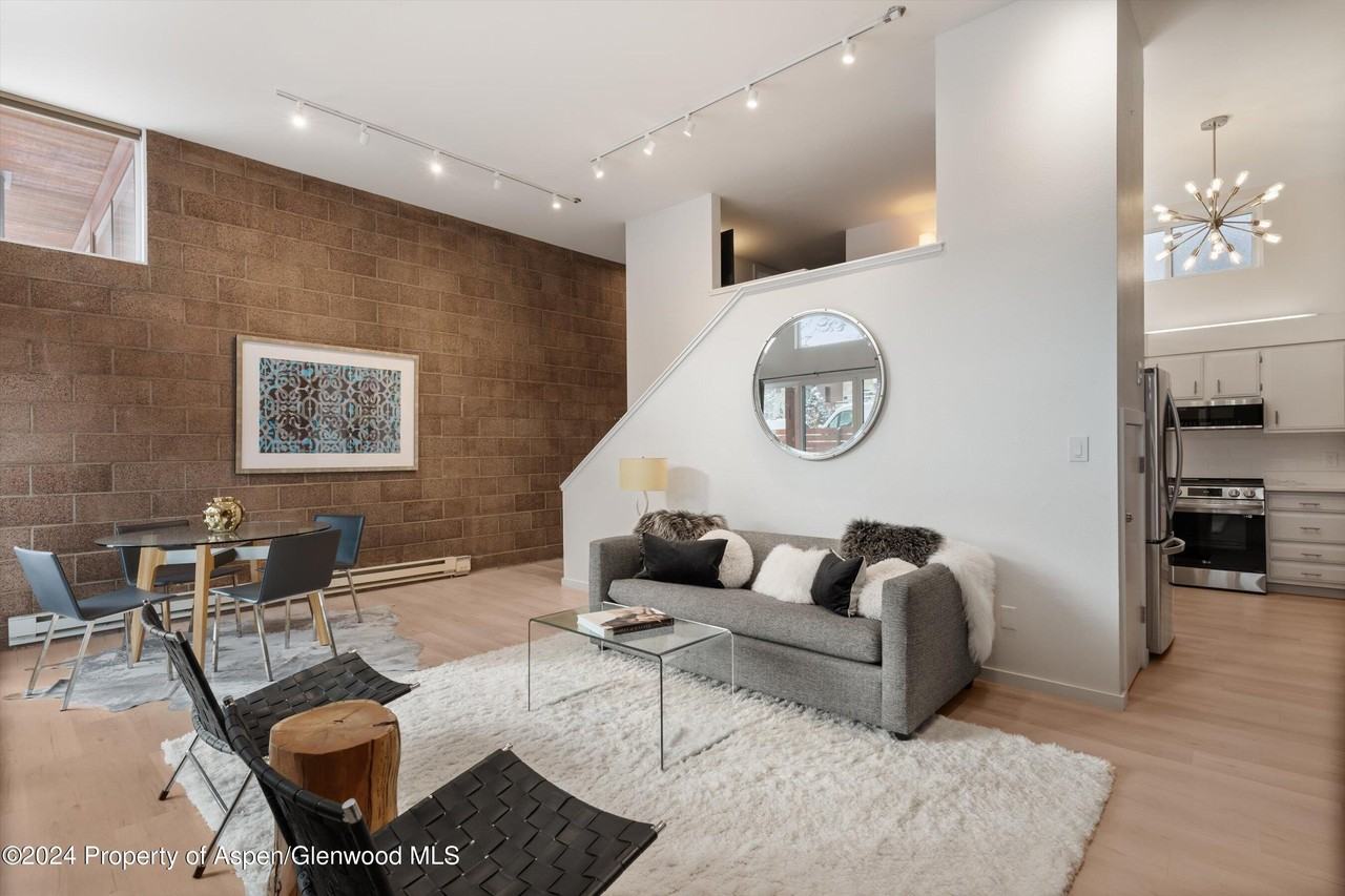 311 South Aspen Street #2 - Photo 5 of 21