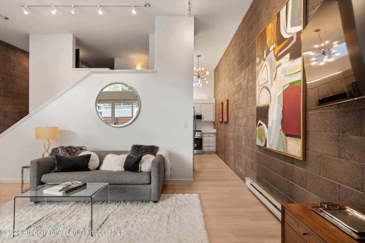 311 South Aspen Street #2 - Photo 7 of 21