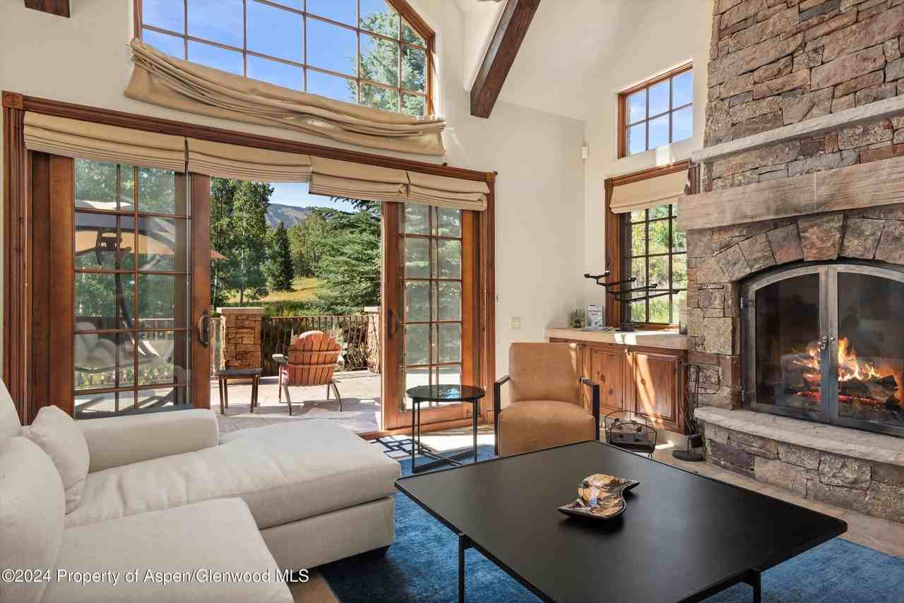 71 Meadow Rd - Photo 4 of 48