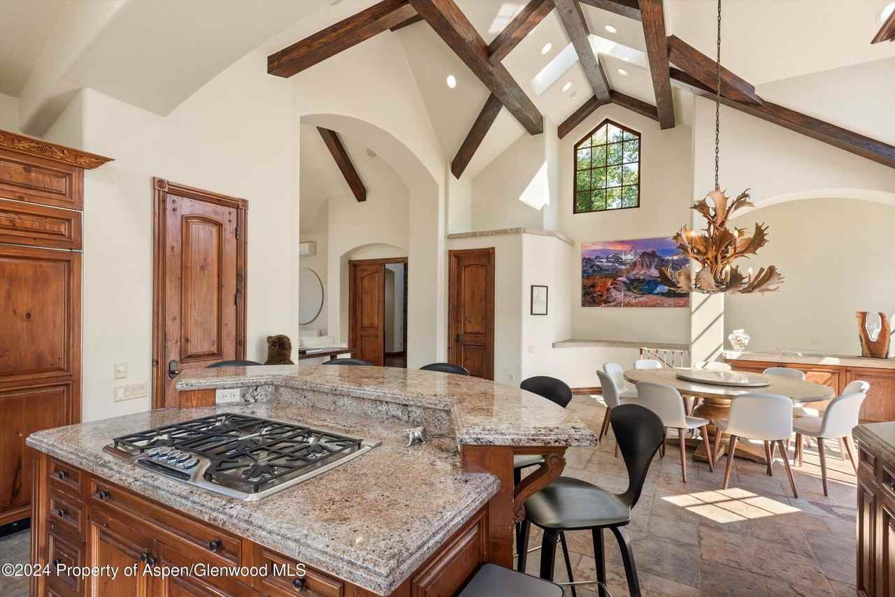 71 Meadow Rd - Photo 7 of 48