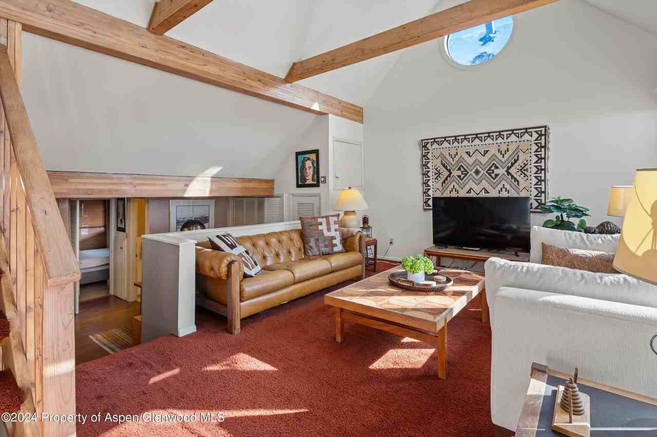 217 W Bleeker St - Photo 2 of 19