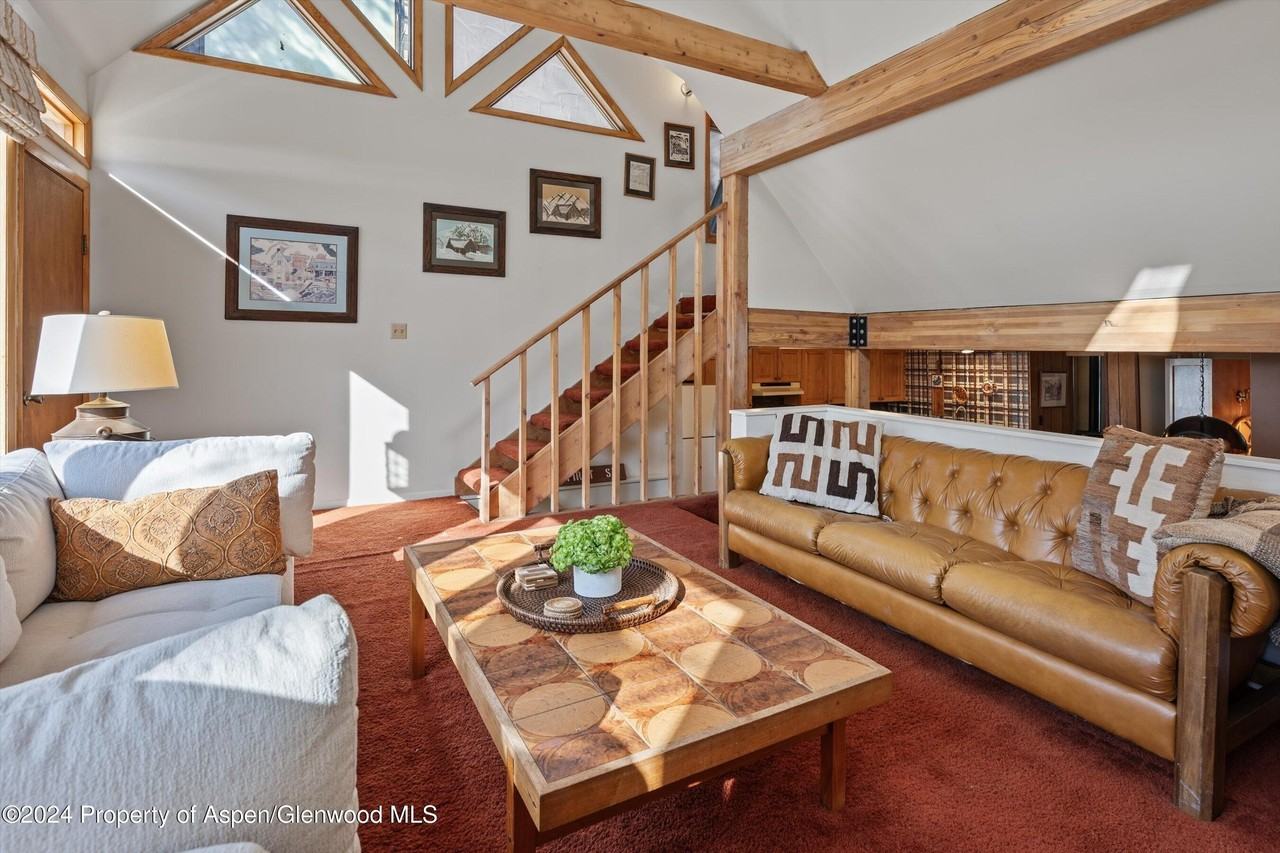 217 W Bleeker St - Photo 3 of 19