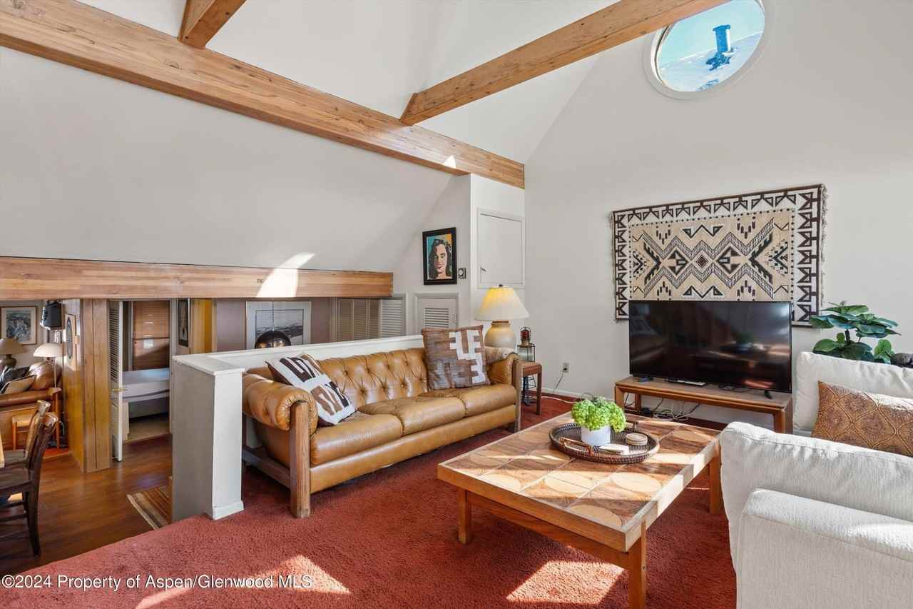 217 W Bleeker St - Photo 5 of 19