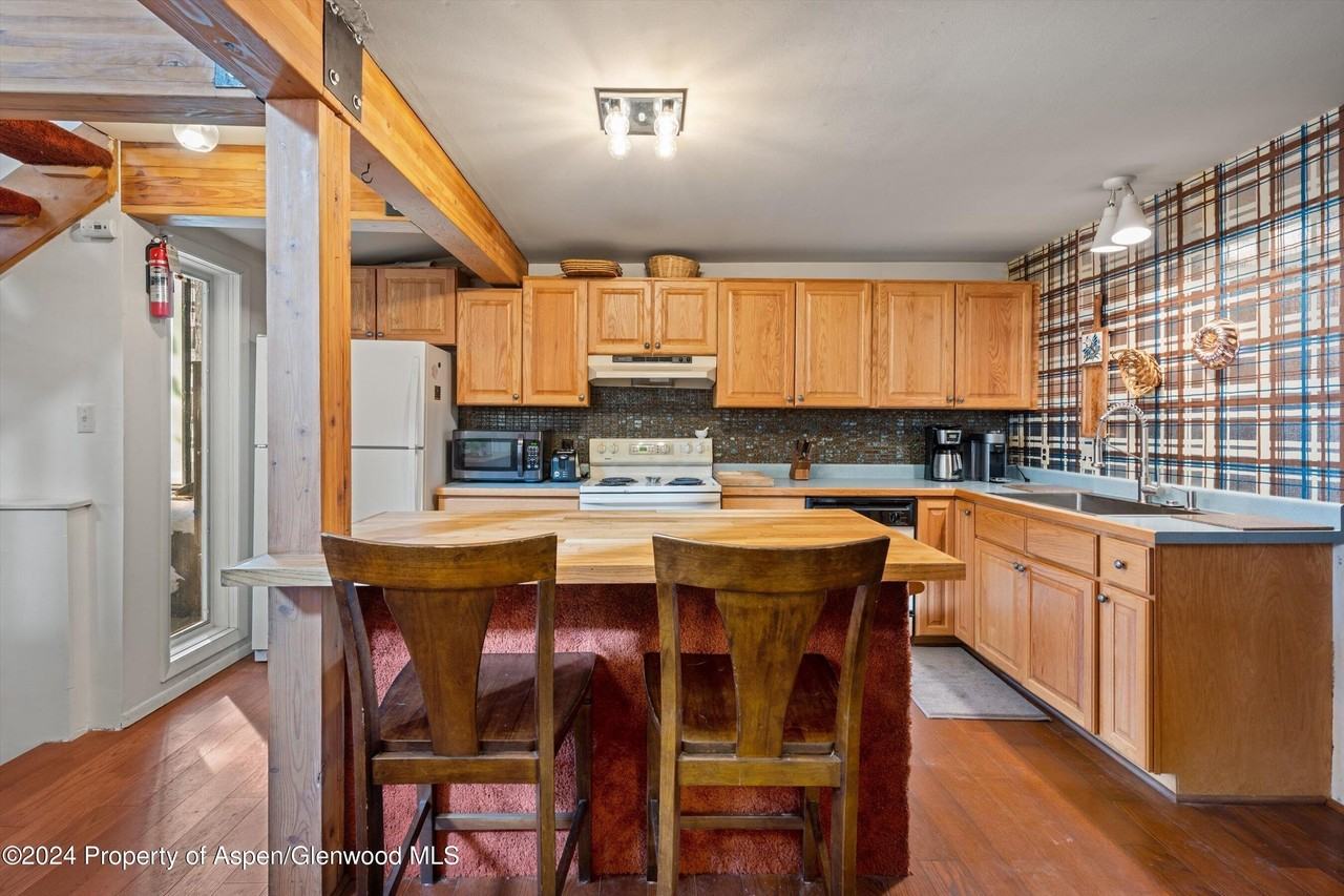 217 W Bleeker St - Photo 7 of 19